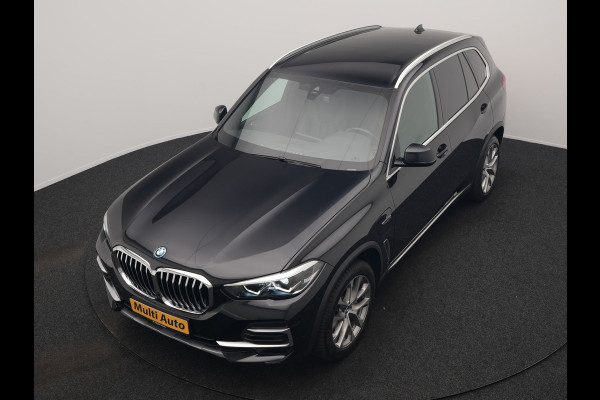 BMW X5 xDrive45e X Line PHEV 395pk Dealer O.H. | Luchtvering | Camera | Adaptief Onderstel | Lederen Sportstoelen Memory | Hifi Audio | Apple Carplay | Sfeerverlichting | Navigatie | DAB | Plug In Hybrid |