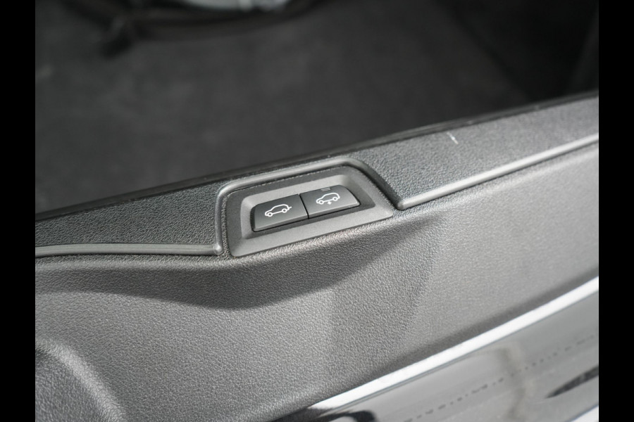 BMW X5 xDrive45e X Line PHEV 395pk Dealer O.H. | Luchtvering | Camera | Adaptief Onderstel | Lederen Sportstoelen Memory | Hifi Audio | Apple Carplay | Sfeerverlichting | Navigatie | DAB | Plug In Hybrid |