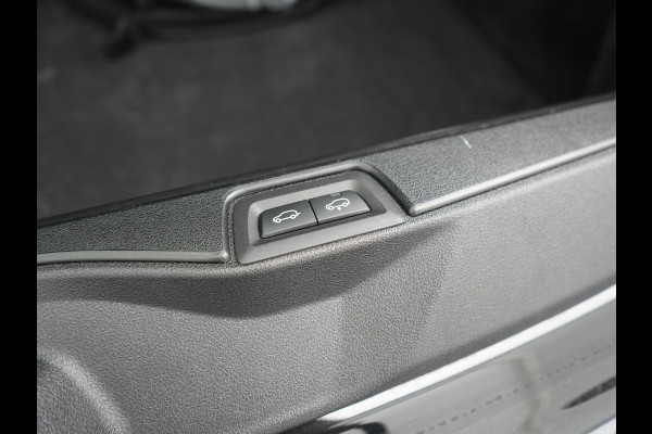 BMW X5 xDrive45e X Line PHEV 395pk Dealer O.H. | Luchtvering | Camera | Adaptief Onderstel | Lederen Sportstoelen Memory | Hifi Audio | Apple Carplay | Sfeerverlichting | Navigatie | DAB | Plug In Hybrid |