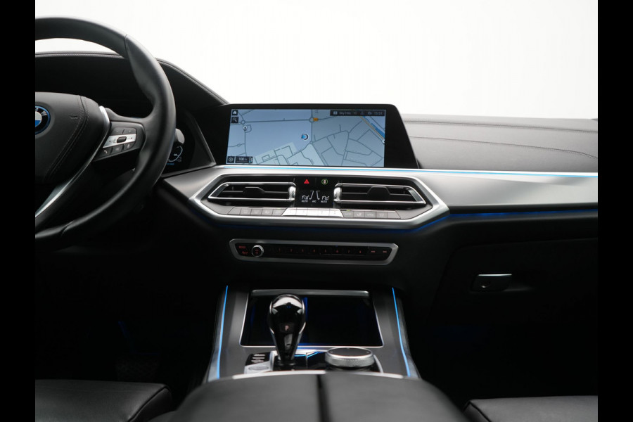 BMW X5 xDrive45e X Line PHEV 395pk Dealer O.H. | Luchtvering | Camera | Adaptief Onderstel | Lederen Sportstoelen Memory | Hifi Audio | Apple Carplay | Sfeerverlichting | Navigatie | DAB | Plug In Hybrid |