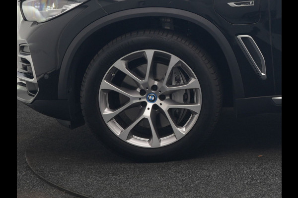 BMW X5 xDrive45e X Line PHEV 395pk Dealer O.H. | Luchtvering | Camera | Adaptief Onderstel | Lederen Sportstoelen Memory | Hifi Audio | Apple Carplay | Sfeerverlichting | Navigatie | DAB | Plug In Hybrid |