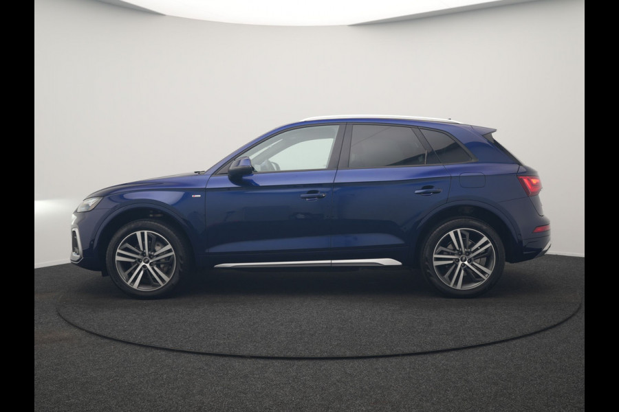 Audi Q5 55 TFSI e 2x S Line PHEV 367pk Dealer O.H. | 360 Camera | Sportstoelen Verwarmd | Sfeerverlichting | 20"L.M | Virtual Cockpit | Cruise Control | Navigatie | DAB | Plug In Hybrid |