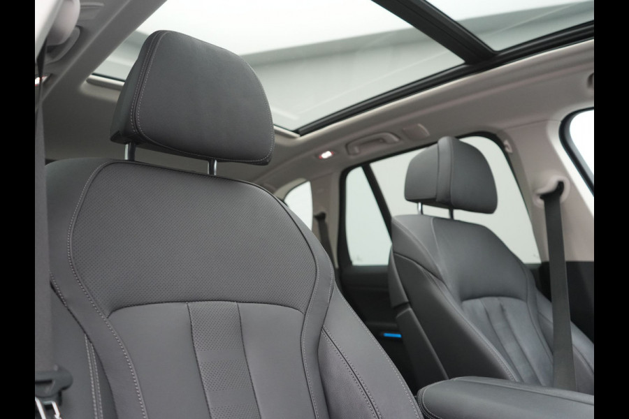 BMW X5 xDrive45e High Executive PHEV 395pk Dealer O.H. | Panodak | Luchtvering | 360 Camera | Adaptief Onderstel | Lederen Sportstoelen Memory & Verwarmd | Sfeerverlichting | Apple Carplay | Navigatie | DAB | Plug In Hybrid |