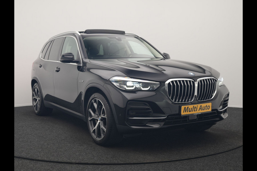 BMW X5 xDrive45e High Executive PHEV 395pk Dealer O.H. | Panodak | Luchtvering | 360 Camera | Adaptief Onderstel | Lederen Sportstoelen Memory & Verwarmd | Sfeerverlichting | Apple Carplay | Navigatie | DAB | Plug In Hybrid |