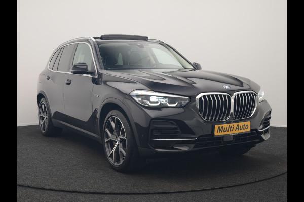 BMW X5 xDrive45e High Executive PHEV 395pk Dealer O.H. | Panodak | Luchtvering | 360 Camera | Adaptief Onderstel | Lederen Sportstoelen Memory & Verwarmd | Sfeerverlichting | Apple Carplay | Navigatie | DAB | Plug In Hybrid |