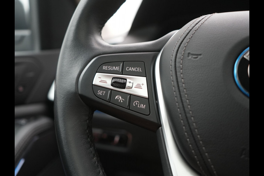 BMW X5 xDrive45e High Executive PHEV 395pk Dealer O.H. | Panodak | Luchtvering | 360 Camera | Adaptief Onderstel | Lederen Sportstoelen Memory & Verwarmd | Sfeerverlichting | Apple Carplay | Navigatie | DAB | Plug In Hybrid |