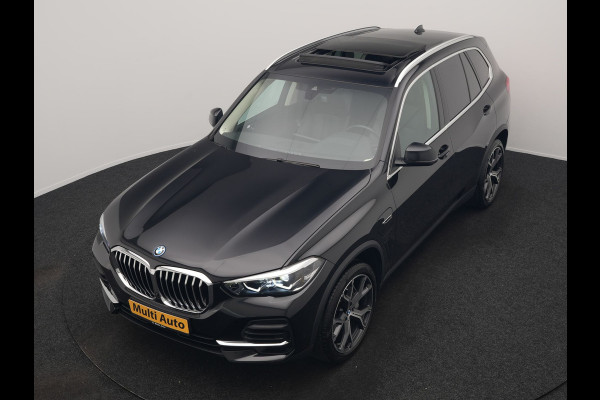 BMW X5 xDrive45e High Executive PHEV 395pk Dealer O.H. | Panodak | Luchtvering | 360 Camera | Adaptief Onderstel | Lederen Sportstoelen Memory & Verwarmd | Sfeerverlichting | Apple Carplay | Navigatie | DAB | Plug In Hybrid |