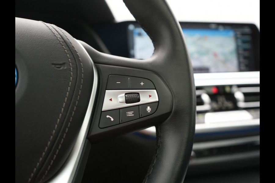 BMW X5 xDrive45e High Executive PHEV 395pk Dealer O.H. | Panodak | Luchtvering | 360 Camera | Adaptief Onderstel | Lederen Sportstoelen Memory & Verwarmd | Sfeerverlichting | Apple Carplay | Navigatie | DAB | Plug In Hybrid |