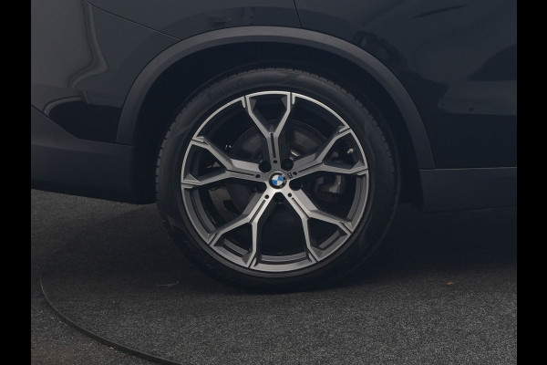 BMW X5 xDrive45e High Executive PHEV 395pk Dealer O.H. | Panodak | Luchtvering | 360 Camera | Adaptief Onderstel | Lederen Sportstoelen Memory & Verwarmd | Sfeerverlichting | Apple Carplay | Navigatie | DAB | Plug In Hybrid |
