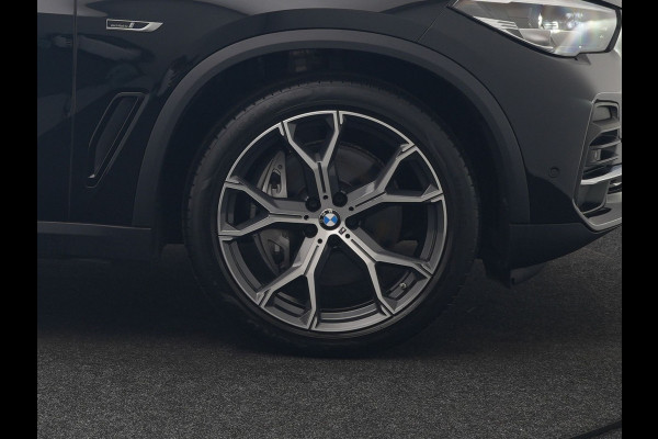 BMW X5 xDrive45e High Executive PHEV 395pk Dealer O.H. | Panodak | Luchtvering | 360 Camera | Adaptief Onderstel | Lederen Sportstoelen Memory & Verwarmd | Sfeerverlichting | Apple Carplay | Navigatie | DAB | Plug In Hybrid |