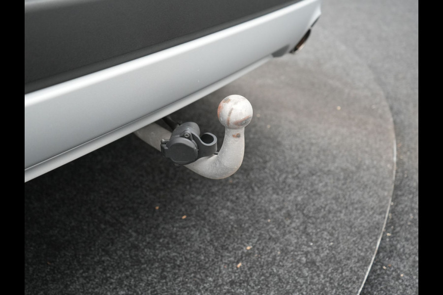 Ford Kuga 2.5 Titanium PHEV 225pk Dealer O.H. | Trekhaak Af Fabriek | Panodak | Adaptive Cruise | 360 Camera | Sportstoelen & Stuur Verwarmd | Keyless | Blis | Apple Carplay | Navigatie | DAB | Plug In Hybrid |