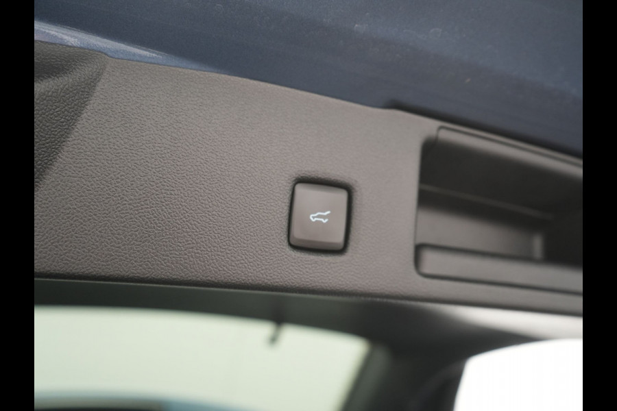 Ford Kuga 2.5 Titanium PHEV 225pk Dealer O.H. | Trekhaak Af Fabriek | Panodak | Adaptive Cruise | 360 Camera | Sportstoelen & Stuur Verwarmd | Keyless | Blis | Apple Carplay | Navigatie | DAB | Plug In Hybrid |