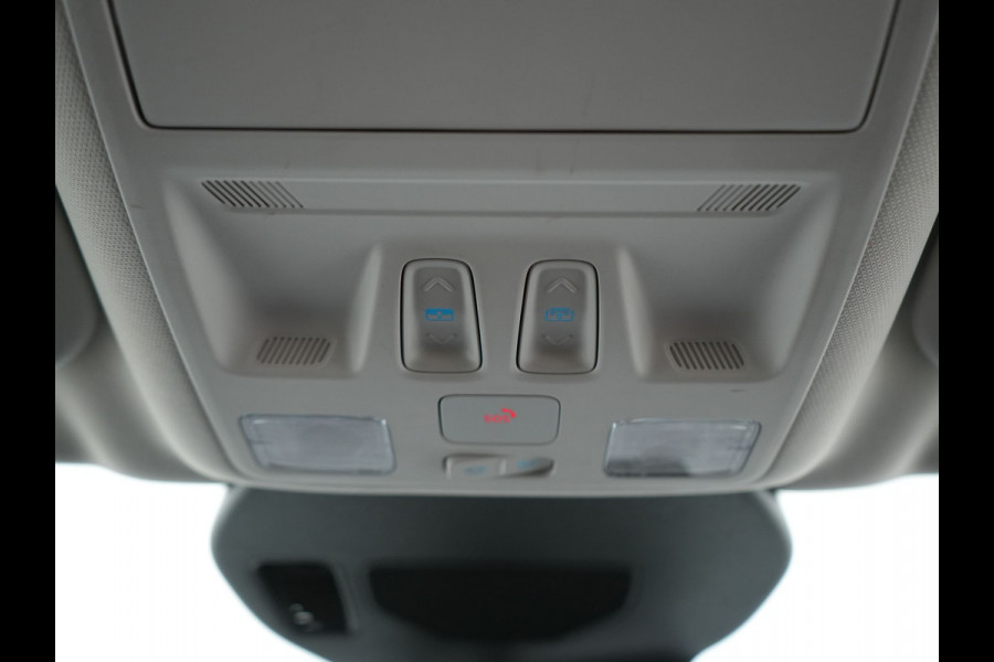 Ford Kuga 2.5 Titanium PHEV 225pk Dealer O.H. | Trekhaak Af Fabriek | Panodak | Adaptive Cruise | 360 Camera | Sportstoelen & Stuur Verwarmd | Keyless | Blis | Apple Carplay | Navigatie | DAB | Plug In Hybrid |