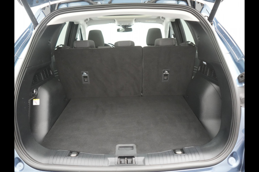 Ford Kuga 2.5 Titanium PHEV 225pk Dealer O.H. | Trekhaak Af Fabriek | Panodak | Adaptive Cruise | 360 Camera | Sportstoelen & Stuur Verwarmd | Keyless | Blis | Apple Carplay | Navigatie | DAB | Plug In Hybrid |
