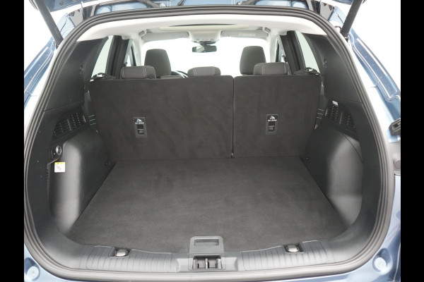 Ford Kuga 2.5 Titanium PHEV 225pk Dealer O.H. | Trekhaak Af Fabriek | Panodak | Adaptive Cruise | 360 Camera | Sportstoelen & Stuur Verwarmd | Keyless | Blis | Apple Carplay | Navigatie | DAB | Plug In Hybrid |