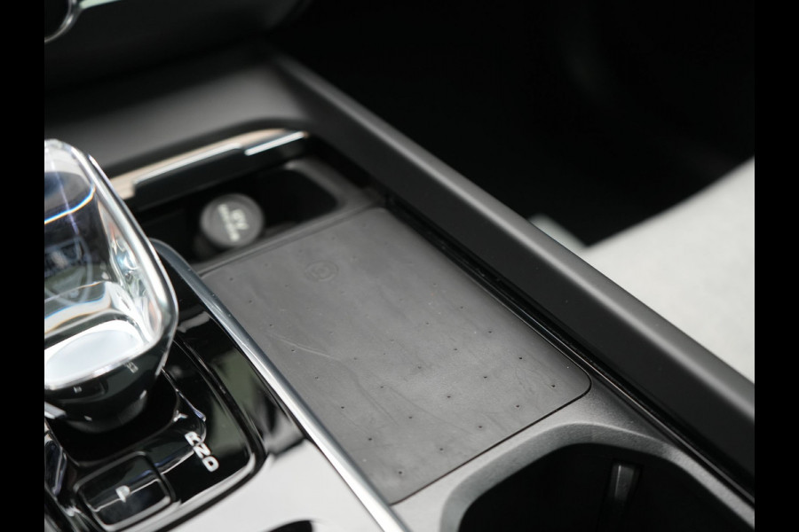 Volvo XC60 T6 AWD Plus Bright PHEV 350pk LONG RANGE Dealer O.H | Panodak | Adaptive Cruise | Tailored Wood  Sportstoelen Memory & Verwarmd | Blis | Keyless | Apple Carplay | Google Assistant | Pilot Assist | Navigatie | Virtual | DAB | 21"L.M | Plug In Hybrid |