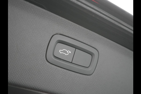 Volvo XC90 T8 Twin Engine AWD R-Design 7 Persoons PHEV 392pk Dealer O.H | Trekhaak Af Fabriek | Adaptive Cruise | Harman / Kardon | Lederen Sportstoelen Memory & Verwarmd | Apple Carplay | Navigatie | Virtual | DAB | 20"L.M | Plug In Hybrid |