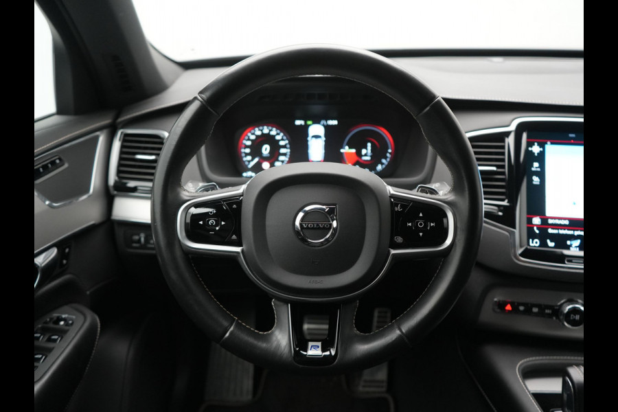 Volvo XC90 T8 Twin Engine AWD R-Design 7 Persoons PHEV 392pk Dealer O.H | Trekhaak Af Fabriek | Adaptive Cruise | Harman / Kardon | Lederen Sportstoelen Memory & Verwarmd | Apple Carplay | Navigatie | Virtual | DAB | 20"L.M | Plug In Hybrid |