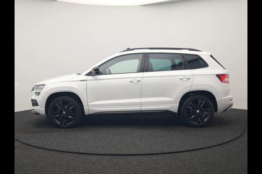 Škoda Karoq 1.5 TSI ACT Sportline DSG 150pk Dealer O.H | Panodak | Adaptive Cruise | Camera | RS Sportstoelen Verwarmd | Blis | Keyless | Apple Carplay | Black Optic | Virtual | Navigatie | DAB | 18"L.M |