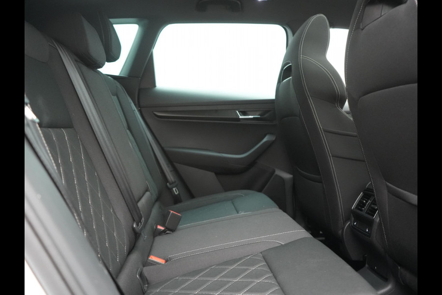 Škoda Karoq 1.5 TSI ACT Sportline DSG 150pk Dealer O.H | Panodak | Adaptive Cruise | Camera | RS Sportstoelen Verwarmd | Blis | Keyless | Apple Carplay | Black Optic | Virtual | Navigatie | DAB | 18"L.M |