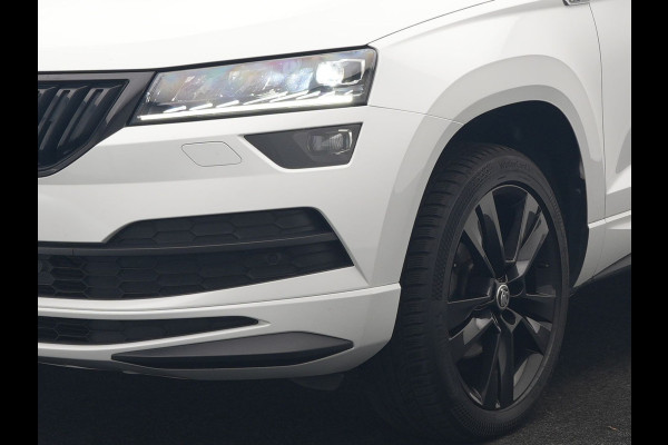 Škoda Karoq 1.5 TSI ACT Sportline DSG 150pk Dealer O.H | Panodak | Adaptive Cruise | Camera | RS Sportstoelen Verwarmd | Blis | Keyless | Apple Carplay | Black Optic | Virtual | Navigatie | DAB | 18"L.M |