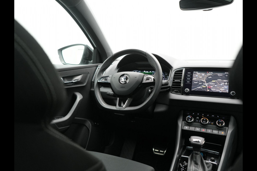 Škoda Karoq 1.5 TSI ACT Sportline DSG 150pk Dealer O.H | Panodak | Adaptive Cruise | Camera | RS Sportstoelen Verwarmd | Blis | Keyless | Apple Carplay | Black Optic | Virtual | Navigatie | DAB | 18"L.M |