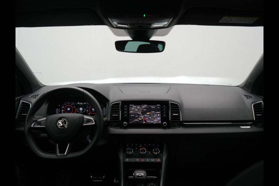 Škoda Karoq 1.5 TSI ACT Sportline DSG 150pk Dealer O.H | Panodak | Adaptive Cruise | Camera | RS Sportstoelen Verwarmd | Blis | Keyless | Apple Carplay | Black Optic | Virtual | Navigatie | DAB | 18"L.M |