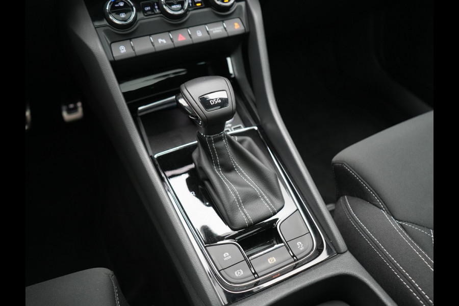Škoda Karoq 1.5 TSI ACT Sportline DSG 150pk Dealer O.H | Panodak | Adaptive Cruise | Camera | RS Sportstoelen Verwarmd | Blis | Keyless | Apple Carplay | Black Optic | Virtual | Navigatie | DAB | 18"L.M |