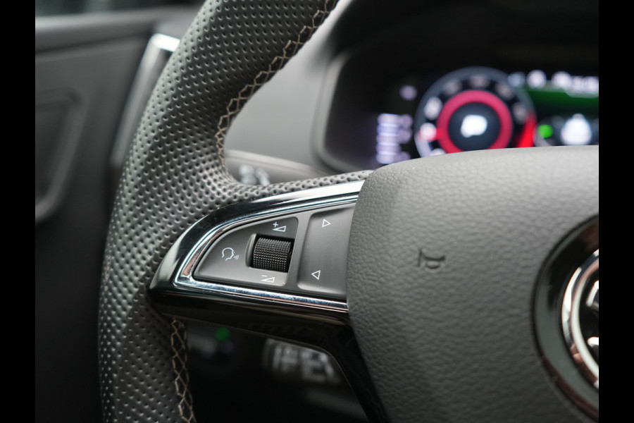 Škoda Karoq 1.5 TSI ACT Sportline DSG 150pk Dealer O.H | Panodak | Adaptive Cruise | Camera | RS Sportstoelen Verwarmd | Blis | Keyless | Apple Carplay | Black Optic | Virtual | Navigatie | DAB | 18"L.M |