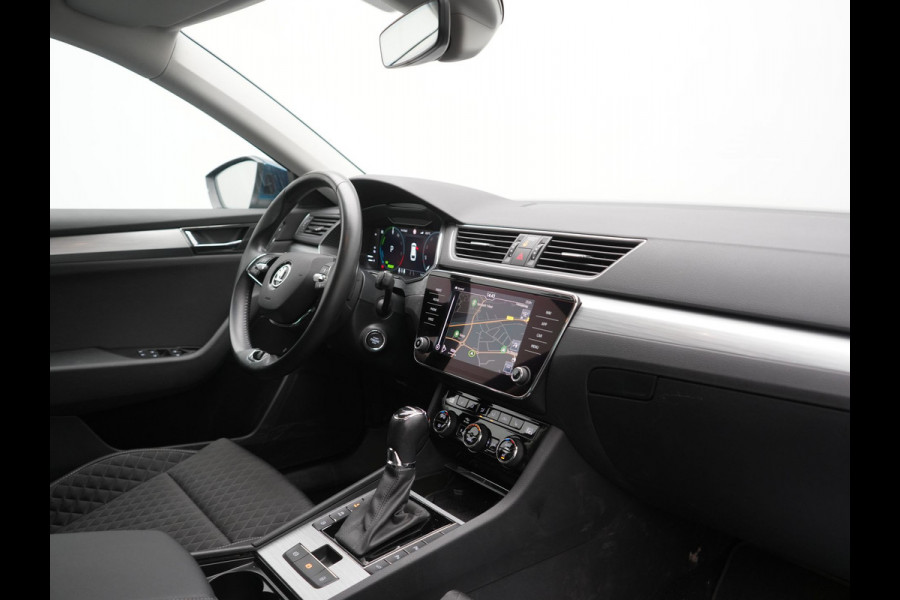 Škoda Superb Combi 1.4 TSI iV Business Edition PHEV 218pk Dealer O.H. | Adaptive Cruise | Camera | Canton Audio | Stoelen & Stuur Verwarmd | Blis | Keyless | Apple Carplay | Navigatie | DAB | Plug In Hybrid |