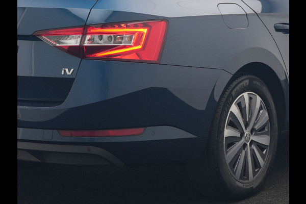 Škoda Superb Combi 1.4 TSI iV Business Edition PHEV 218pk Dealer O.H. | Adaptive Cruise | Camera | Canton Audio | Stoelen & Stuur Verwarmd | Blis | Keyless | Apple Carplay | Navigatie | DAB | Plug In Hybrid |