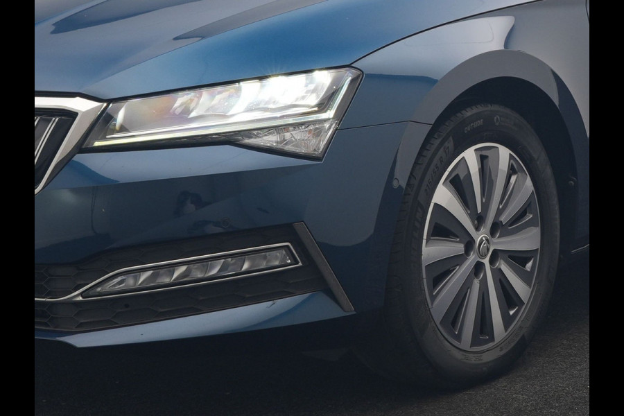 Škoda Superb Combi 1.4 TSI iV Business Edition PHEV 218pk Dealer O.H. | Adaptive Cruise | Camera | Canton Audio | Stoelen & Stuur Verwarmd | Blis | Keyless | Apple Carplay | Navigatie | DAB | Plug In Hybrid |