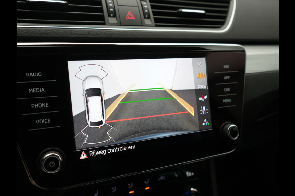 Škoda Superb Combi 1.4 TSI iV Business Edition PHEV 218pk Dealer O.H. | Adaptive Cruise | Camera | Canton Audio | Stoelen & Stuur Verwarmd | Blis | Keyless | Apple Carplay | Navigatie | DAB | Plug In Hybrid |