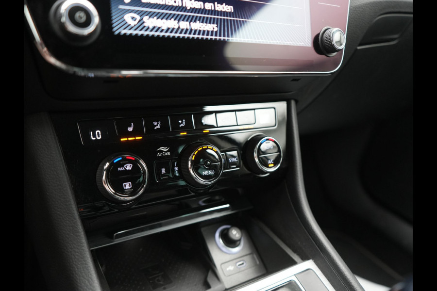 Škoda Superb Combi 1.4 TSI iV Business Edition PHEV 218pk Dealer O.H. | Adaptive Cruise | Camera | Canton Audio | Stoelen & Stuur Verwarmd | Blis | Keyless | Apple Carplay | Navigatie | DAB | Plug In Hybrid |