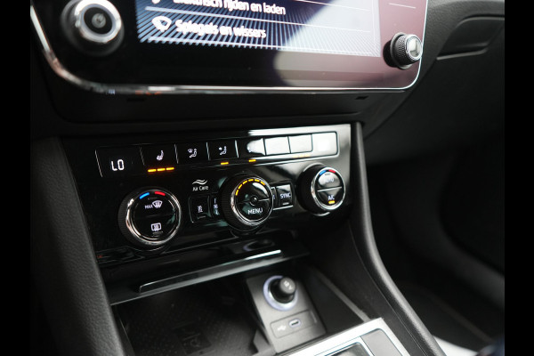 Škoda Superb Combi 1.4 TSI iV Business Edition PHEV 218pk Dealer O.H. | Adaptive Cruise | Camera | Canton Audio | Stoelen & Stuur Verwarmd | Blis | Keyless | Apple Carplay | Navigatie | DAB | Plug In Hybrid |