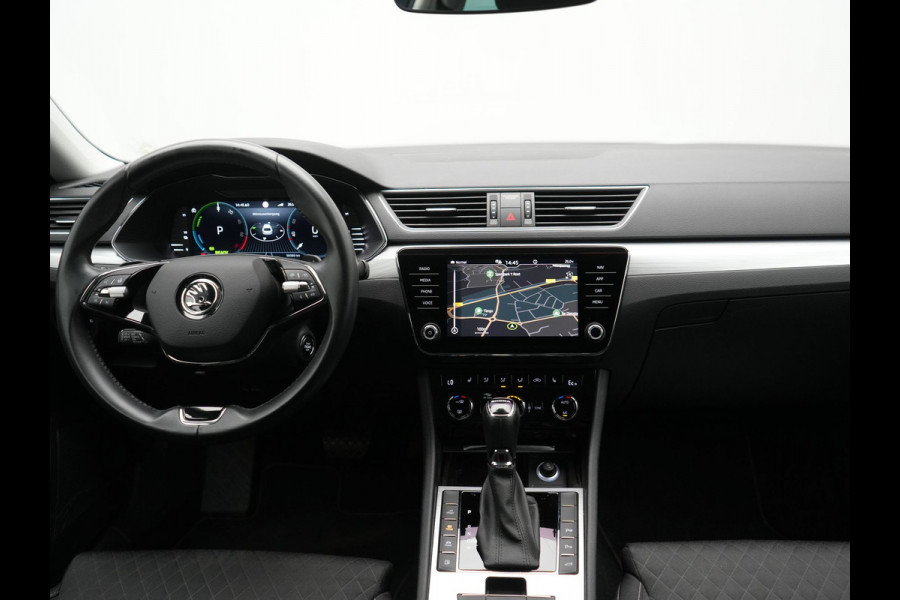 Škoda Superb Combi 1.4 TSI iV Business Edition PHEV 218pk Dealer O.H. | Adaptive Cruise | Camera | Canton Audio | Stoelen & Stuur Verwarmd | Blis | Keyless | Apple Carplay | Navigatie | DAB | Plug In Hybrid |