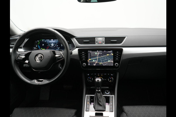 Škoda Superb Combi 1.4 TSI iV Business Edition PHEV 218pk Dealer O.H. | Adaptive Cruise | Camera | Canton Audio | Stoelen & Stuur Verwarmd | Blis | Keyless | Apple Carplay | Navigatie | DAB | Plug In Hybrid |