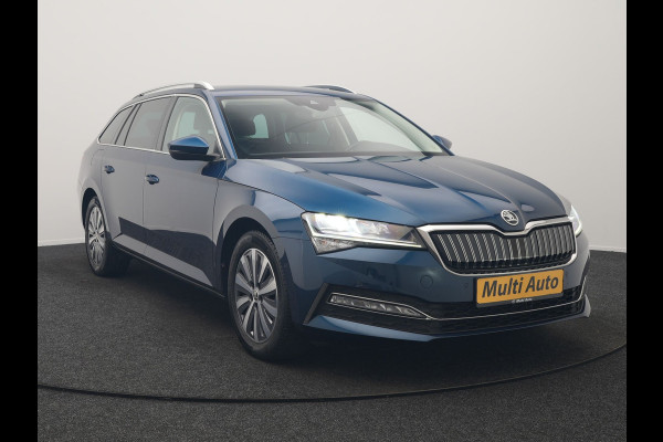 Škoda Superb Combi 1.4 TSI iV Business Edition PHEV 218pk Dealer O.H. | Adaptive Cruise | Camera | Canton Audio | Stoelen & Stuur Verwarmd | Blis | Keyless | Apple Carplay | Navigatie | DAB | Plug In Hybrid |