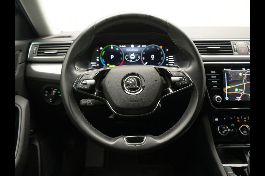 Škoda Superb Combi 1.4 TSI iV Business Edition PHEV 218pk Dealer O.H. | Adaptive Cruise | Camera | Canton Audio | Stoelen & Stuur Verwarmd | Blis | Keyless | Apple Carplay | Navigatie | DAB | Plug In Hybrid |
