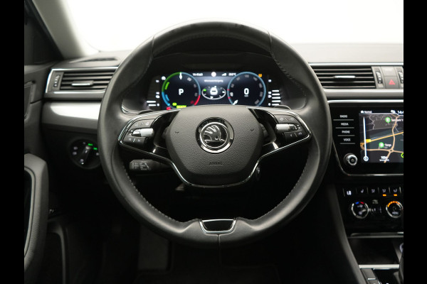 Škoda Superb Combi 1.4 TSI iV Business Edition PHEV 218pk Dealer O.H. | Adaptive Cruise | Camera | Canton Audio | Stoelen & Stuur Verwarmd | Blis | Keyless | Apple Carplay | Navigatie | DAB | Plug In Hybrid |