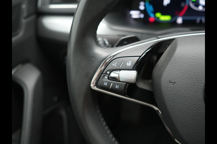 Škoda Superb Combi 1.4 TSI iV Business Edition PHEV 218pk Dealer O.H. | Adaptive Cruise | Camera | Canton Audio | Stoelen & Stuur Verwarmd | Blis | Keyless | Apple Carplay | Navigatie | DAB | Plug In Hybrid |