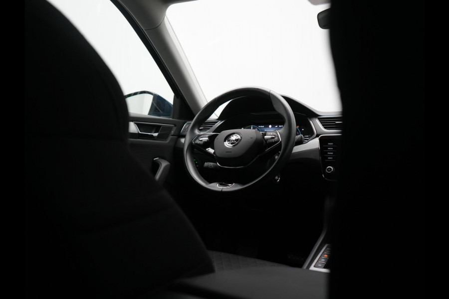 Škoda Superb Combi 1.4 TSI iV Business Edition PHEV 218pk Dealer O.H. | Adaptive Cruise | Camera | Canton Audio | Stoelen & Stuur Verwarmd | Blis | Keyless | Apple Carplay | Navigatie | DAB | Plug In Hybrid |