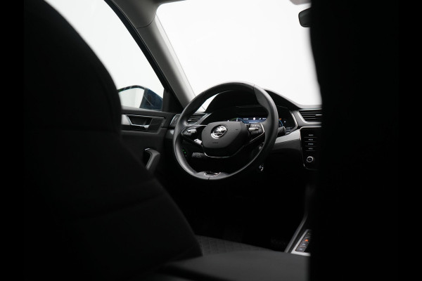 Škoda Superb Combi 1.4 TSI iV Business Edition PHEV 218pk Dealer O.H. | Adaptive Cruise | Camera | Canton Audio | Stoelen & Stuur Verwarmd | Blis | Keyless | Apple Carplay | Navigatie | DAB | Plug In Hybrid |