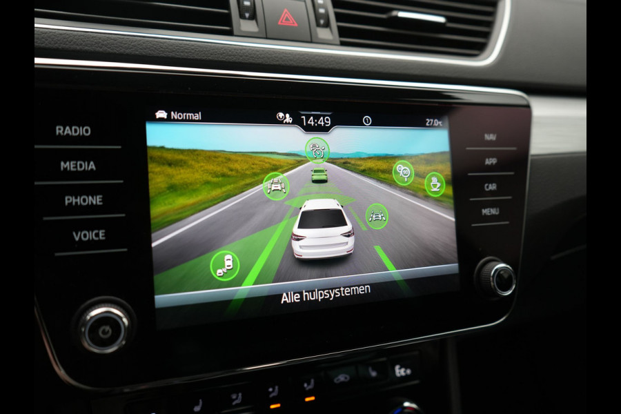 Škoda Superb Combi 1.4 TSI iV Business Edition PHEV 218pk Dealer O.H. | Adaptive Cruise | Camera | Canton Audio | Stoelen & Stuur Verwarmd | Blis | Keyless | Apple Carplay | Navigatie | DAB | Plug In Hybrid |
