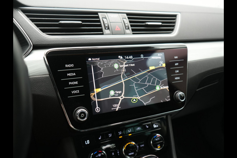 Škoda Superb Combi 1.4 TSI iV Business Edition PHEV 218pk Dealer O.H. | Adaptive Cruise | Camera | Canton Audio | Stoelen & Stuur Verwarmd | Blis | Keyless | Apple Carplay | Navigatie | DAB | Plug In Hybrid |