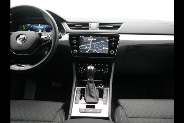 Škoda Superb Combi 1.4 TSI iV Business Edition PHEV 218pk Dealer O.H. | Adaptive Cruise | Camera | Canton Audio | Stoelen & Stuur Verwarmd | Blis | Keyless | Apple Carplay | Navigatie | DAB | Plug In Hybrid |