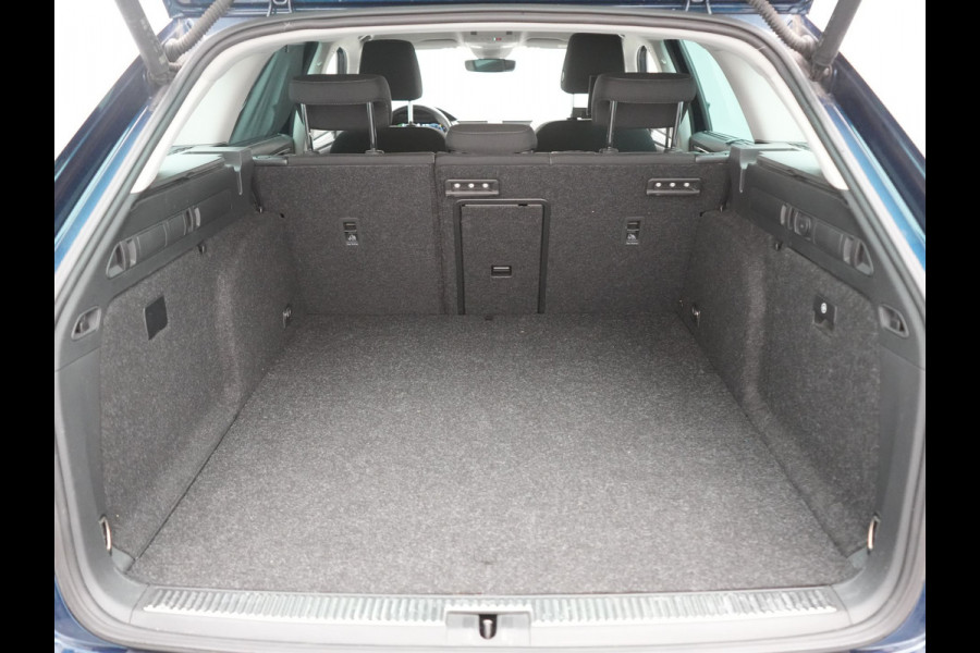 Škoda Superb Combi 1.4 TSI iV Business Edition PHEV 218pk Dealer O.H. | Adaptive Cruise | Camera | Canton Audio | Stoelen & Stuur Verwarmd | Blis | Keyless | Apple Carplay | Navigatie | DAB | Plug In Hybrid |