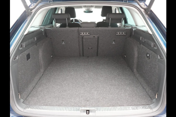 Škoda Superb Combi 1.4 TSI iV Business Edition PHEV 218pk Dealer O.H. | Adaptive Cruise | Camera | Canton Audio | Stoelen & Stuur Verwarmd | Blis | Keyless | Apple Carplay | Navigatie | DAB | Plug In Hybrid |