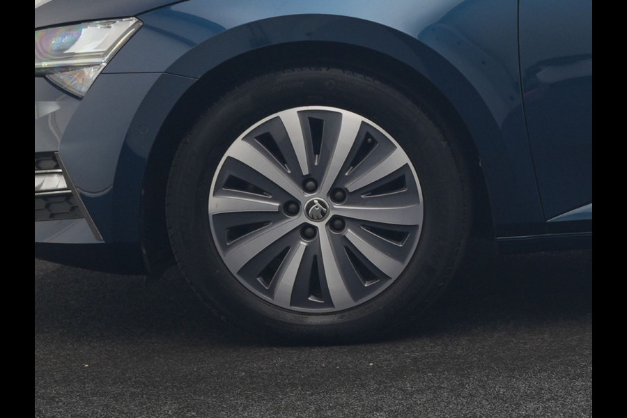 Škoda Superb Combi 1.4 TSI iV Business Edition PHEV 218pk Dealer O.H. | Adaptive Cruise | Camera | Canton Audio | Stoelen & Stuur Verwarmd | Blis | Keyless | Apple Carplay | Navigatie | DAB | Plug In Hybrid |