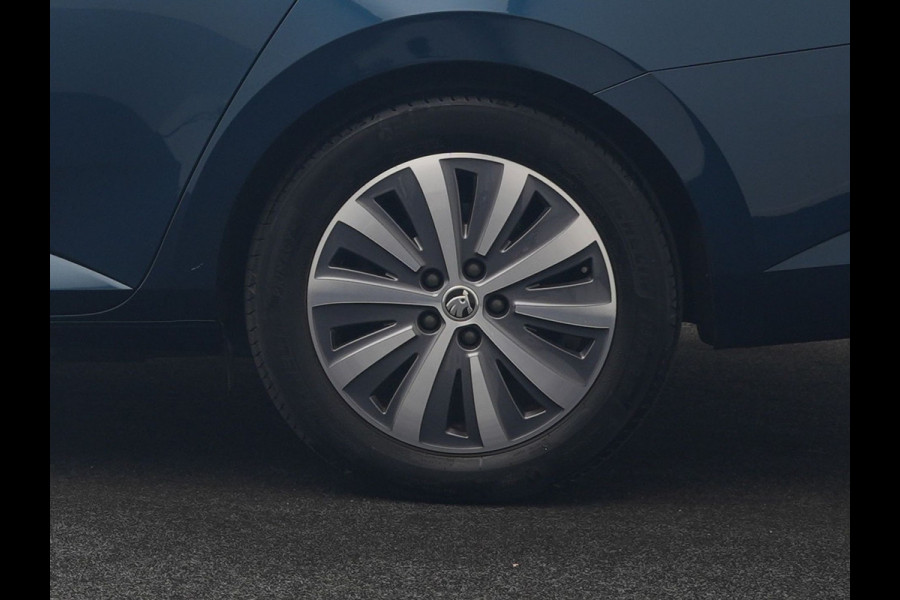 Škoda Superb Combi 1.4 TSI iV Business Edition PHEV 218pk Dealer O.H. | Adaptive Cruise | Camera | Canton Audio | Stoelen & Stuur Verwarmd | Blis | Keyless | Apple Carplay | Navigatie | DAB | Plug In Hybrid |